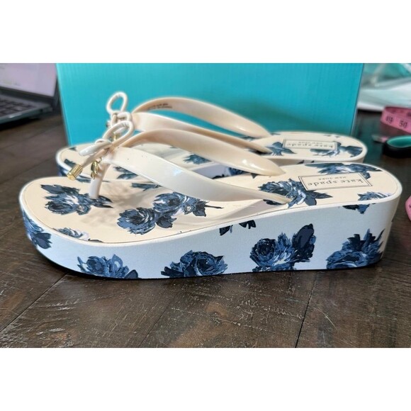 kate spade Shoes - Kate Spade, New York Brett Wedge Samdals Rose Dew size 8